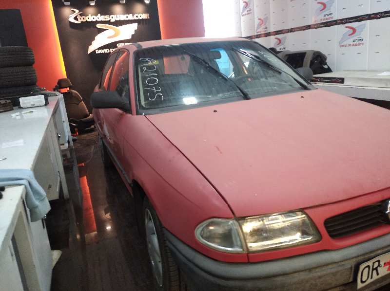 OPEL ASTRA F BERLINA Básico Motor 1,6 Ltr. - 55 kW