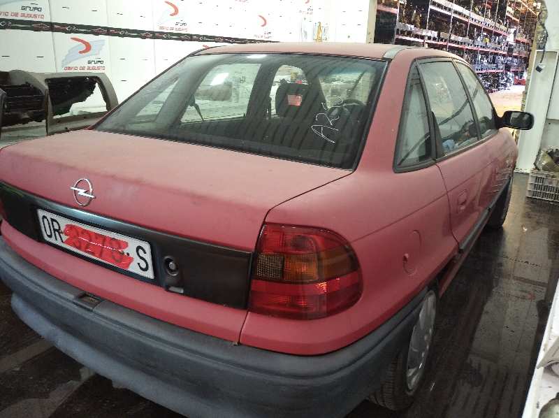 OPEL ASTRA F BERLINA Básico Motor 1,6 Ltr. - 55 kW