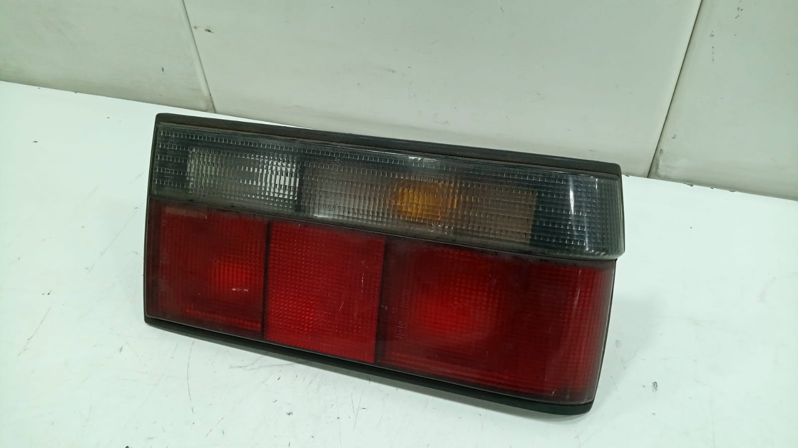 PILOTO TRASERO DERECHO RENAULT 9 1.4
