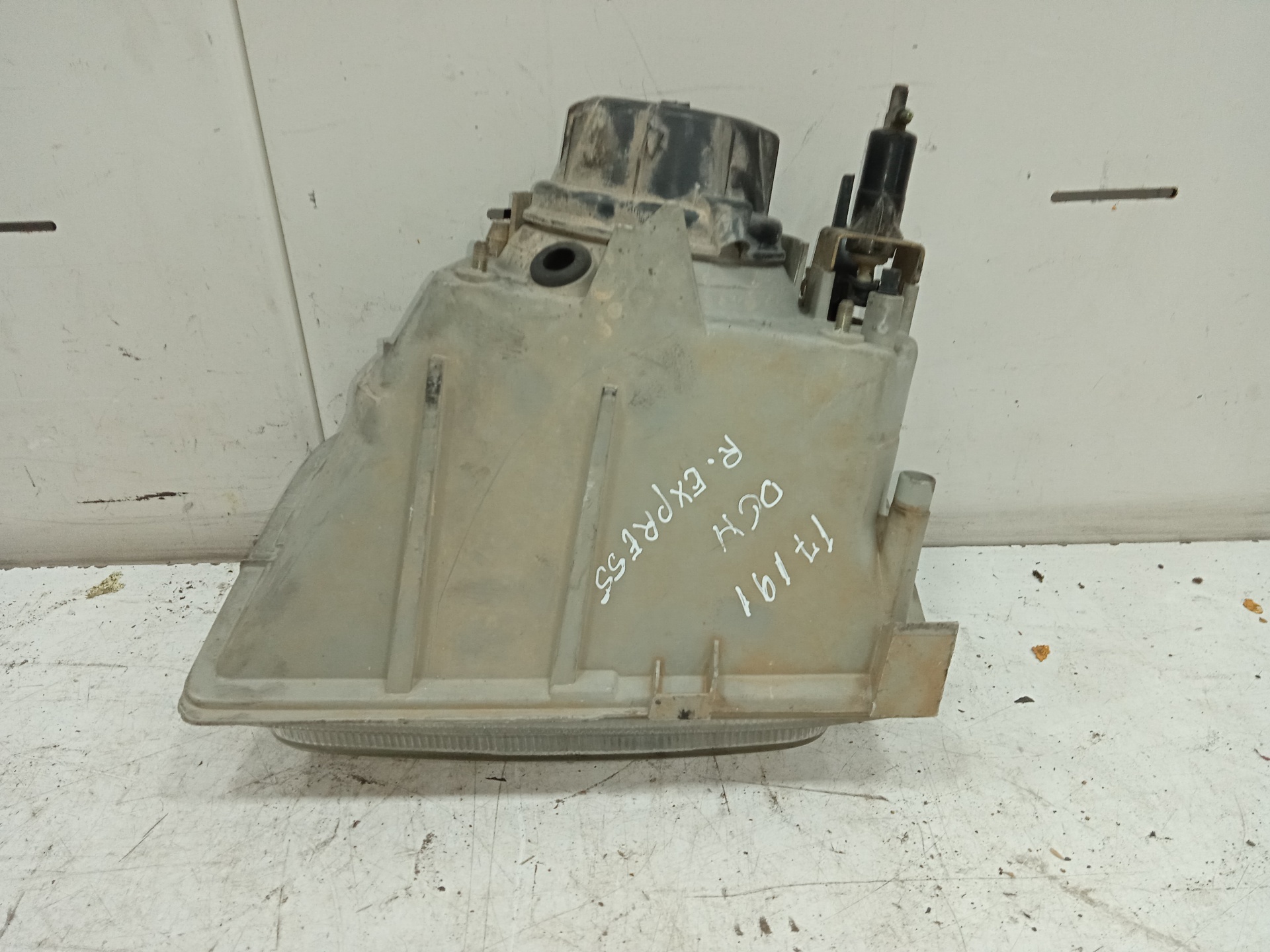 FARO DERECHO RENAULT RAPID/EXPRESS (F40) 1.9 D Familiar (F40P)