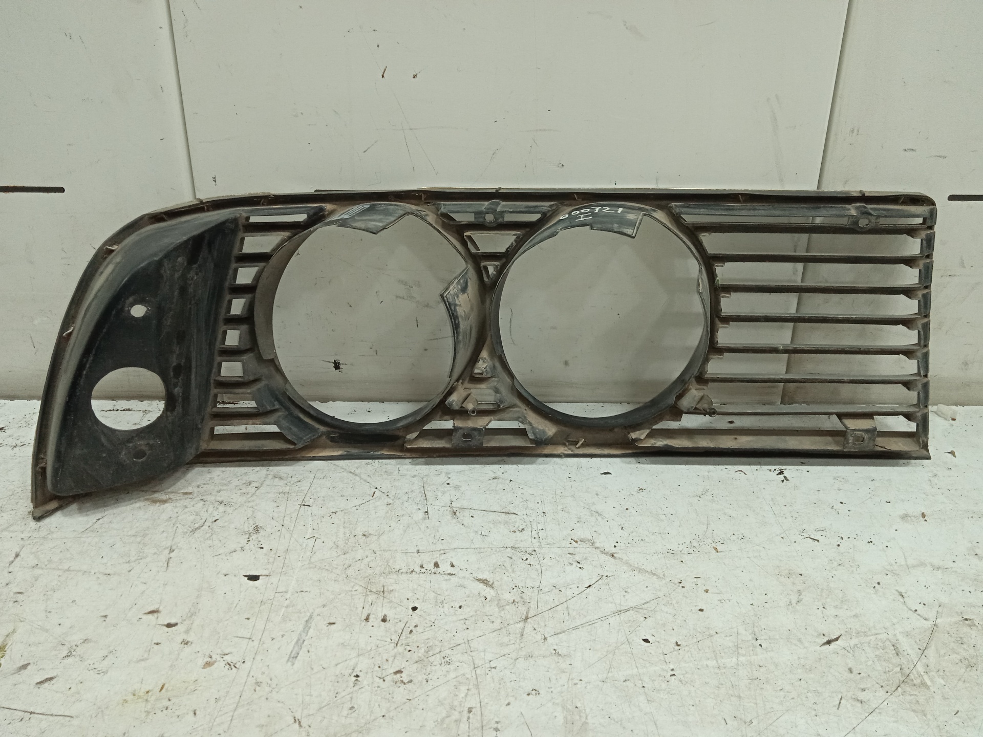 SOPORTE FARO IZQUIERDO BMW SERIE 6 (E24) M635 CSi