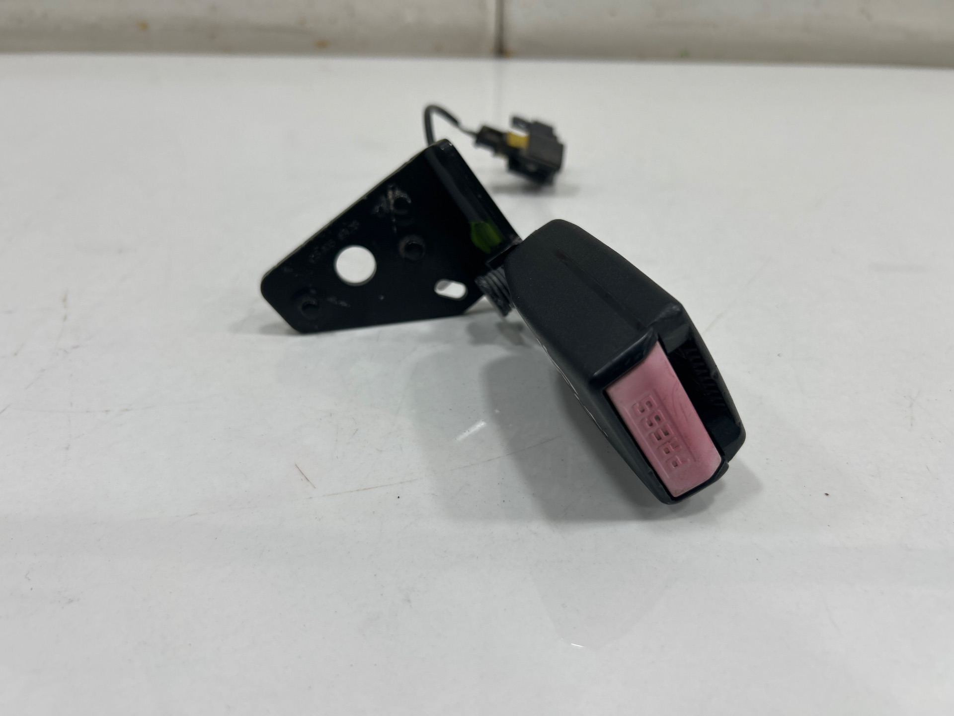 ANCLAJE CINTURON TRASERO CENTRAL PEUGEOT 207 Confort   |   06.07 - 12.12