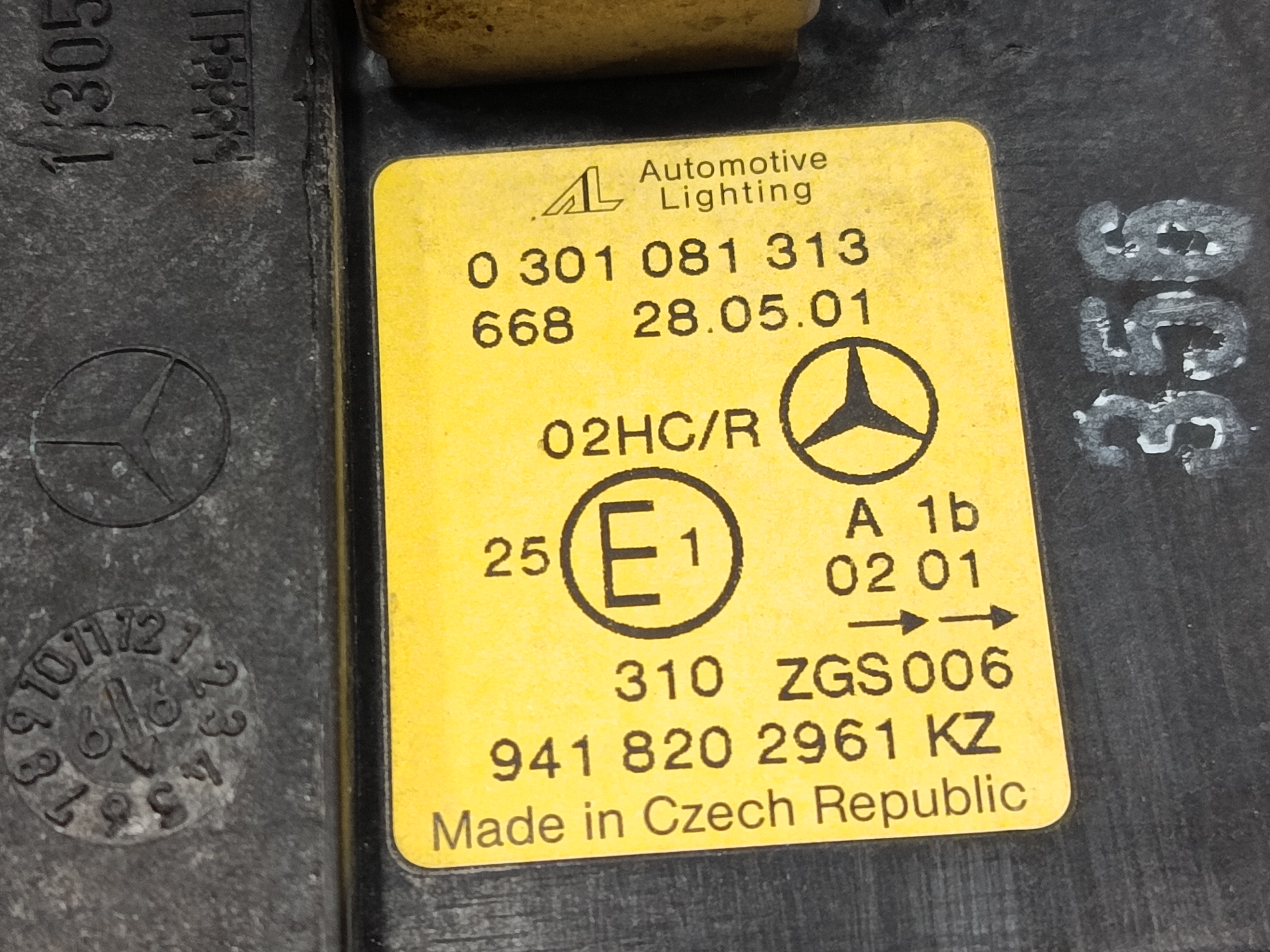 FARO IZQUIERDO MERCEDES-BENZ ATEGO 2-EJES 18 T /BM 950/2/4 *