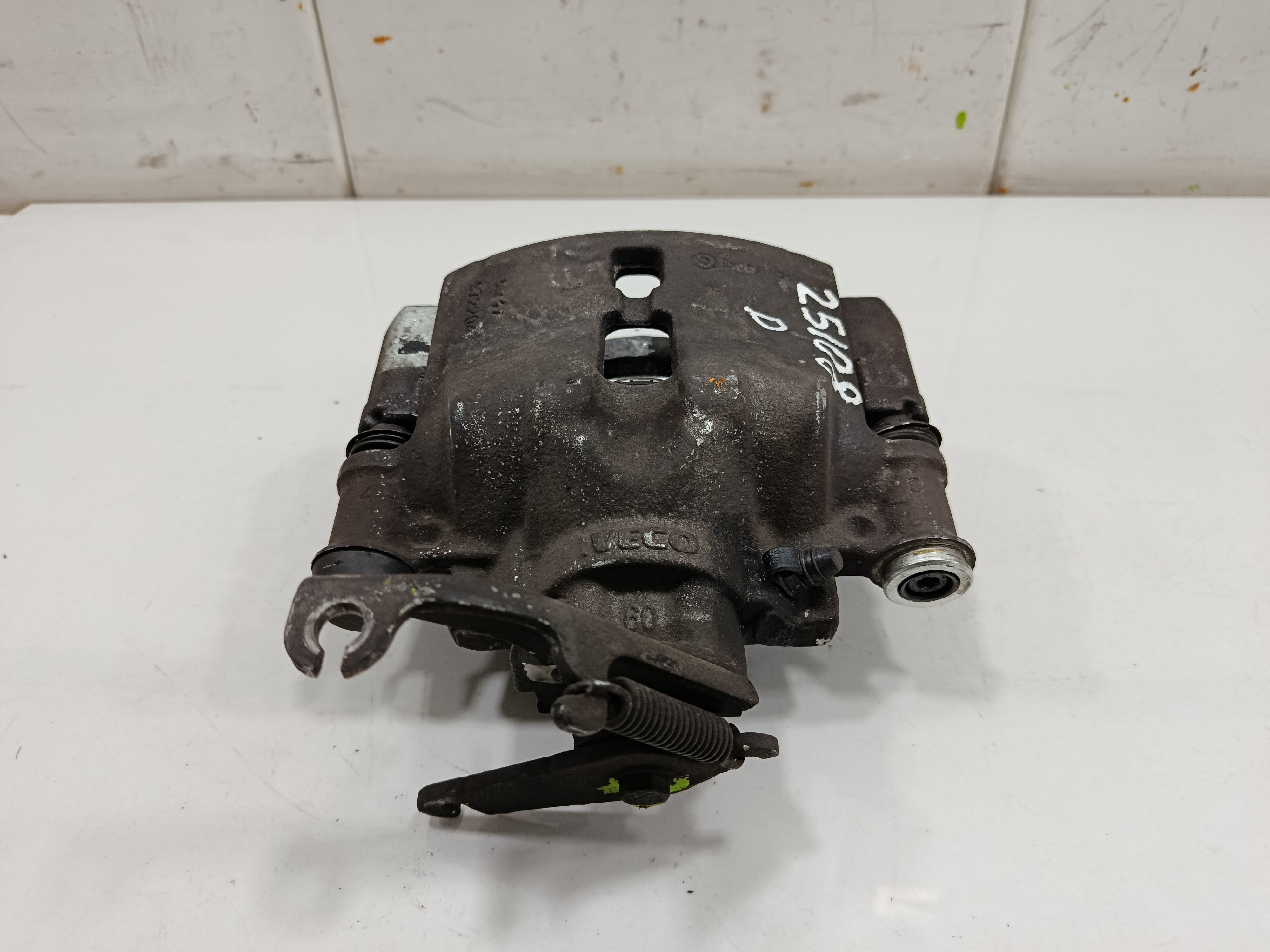 PINZA DE FRENO TRASERA DERECHA IVECO DAILY CONF. PAQUETERÍA (SOMMER) Cabina simple 35 S... batalla 3750
