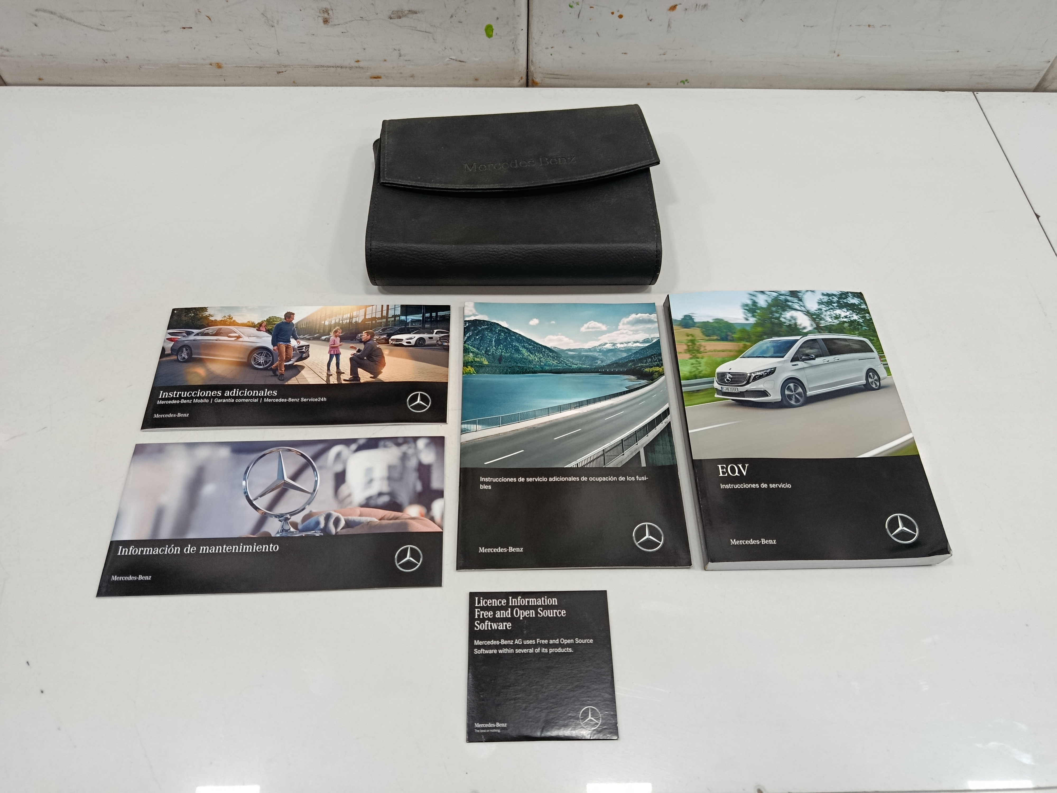 MANUAL DE INSTRUCCIONES MERCEDES-BENZ EQV -CLASE (447) *
