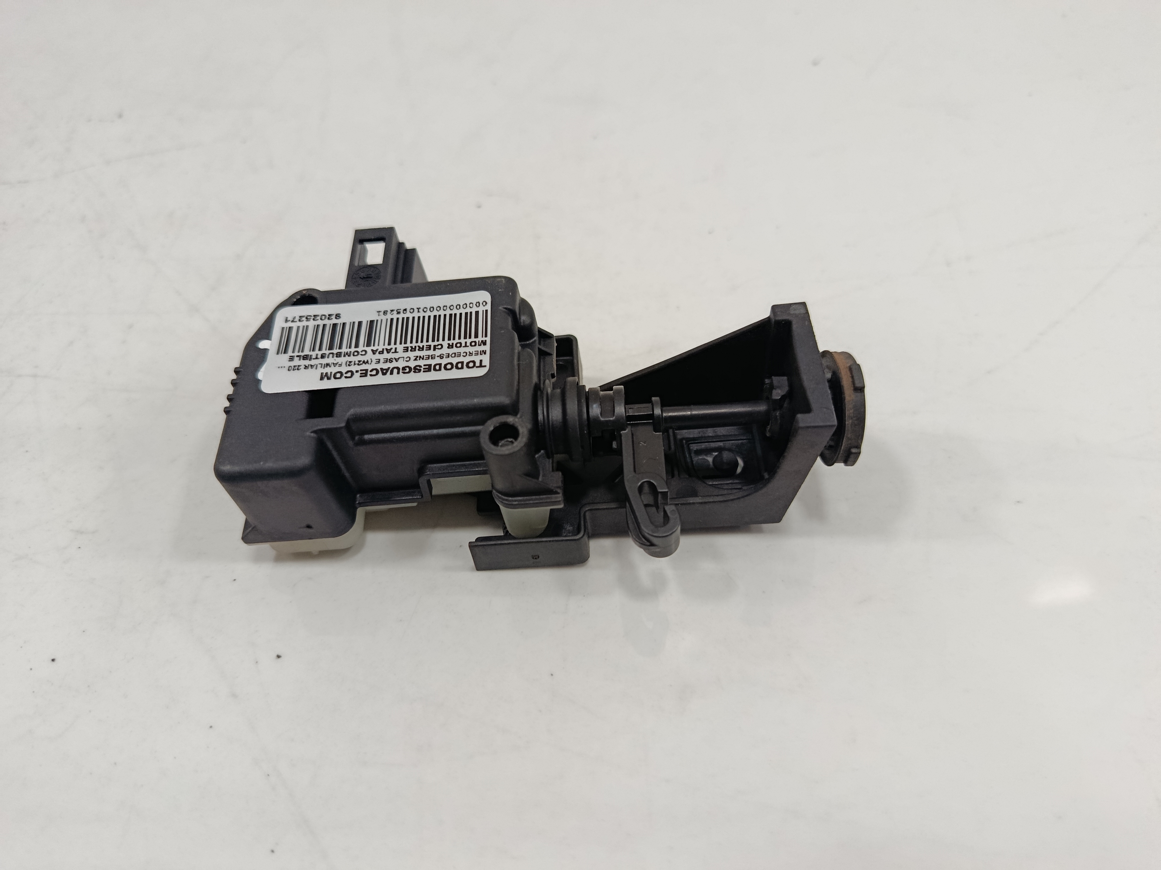 MOTOR CIERRE TAPA COMBUSTIBLE MERCEDES-BENZ CLASE E (W212) FAMILIAR 220 CDI BlueEfficiency (212.202)