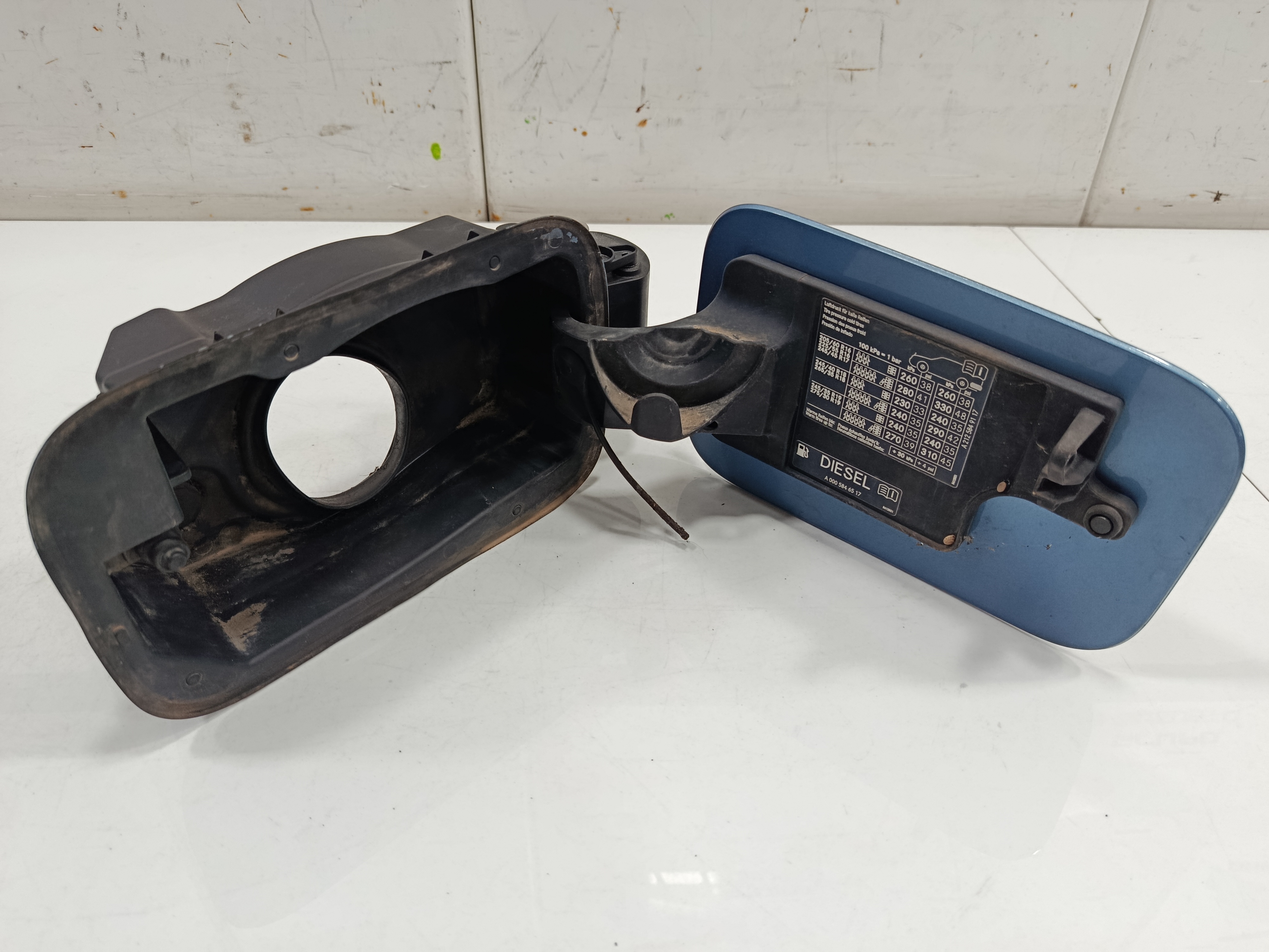 TAPA EXTERIOR COMBUSTIBLE MERCEDES-BENZ CLASE E (W212) FAMILIAR 220 CDI BlueEfficiency (212.202)