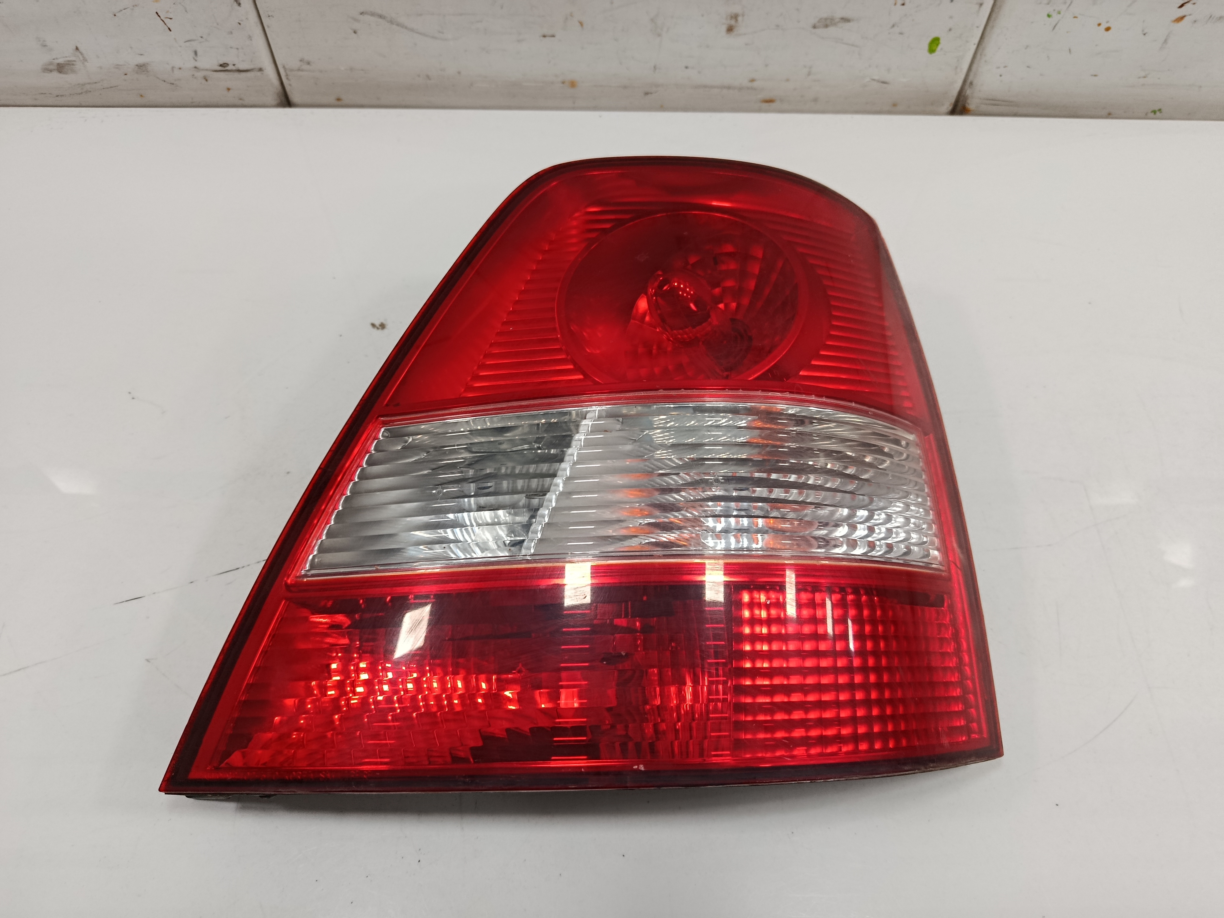 PILOTO TRASERO DERECHO KIA SORENTO 2.5 CRDi EX