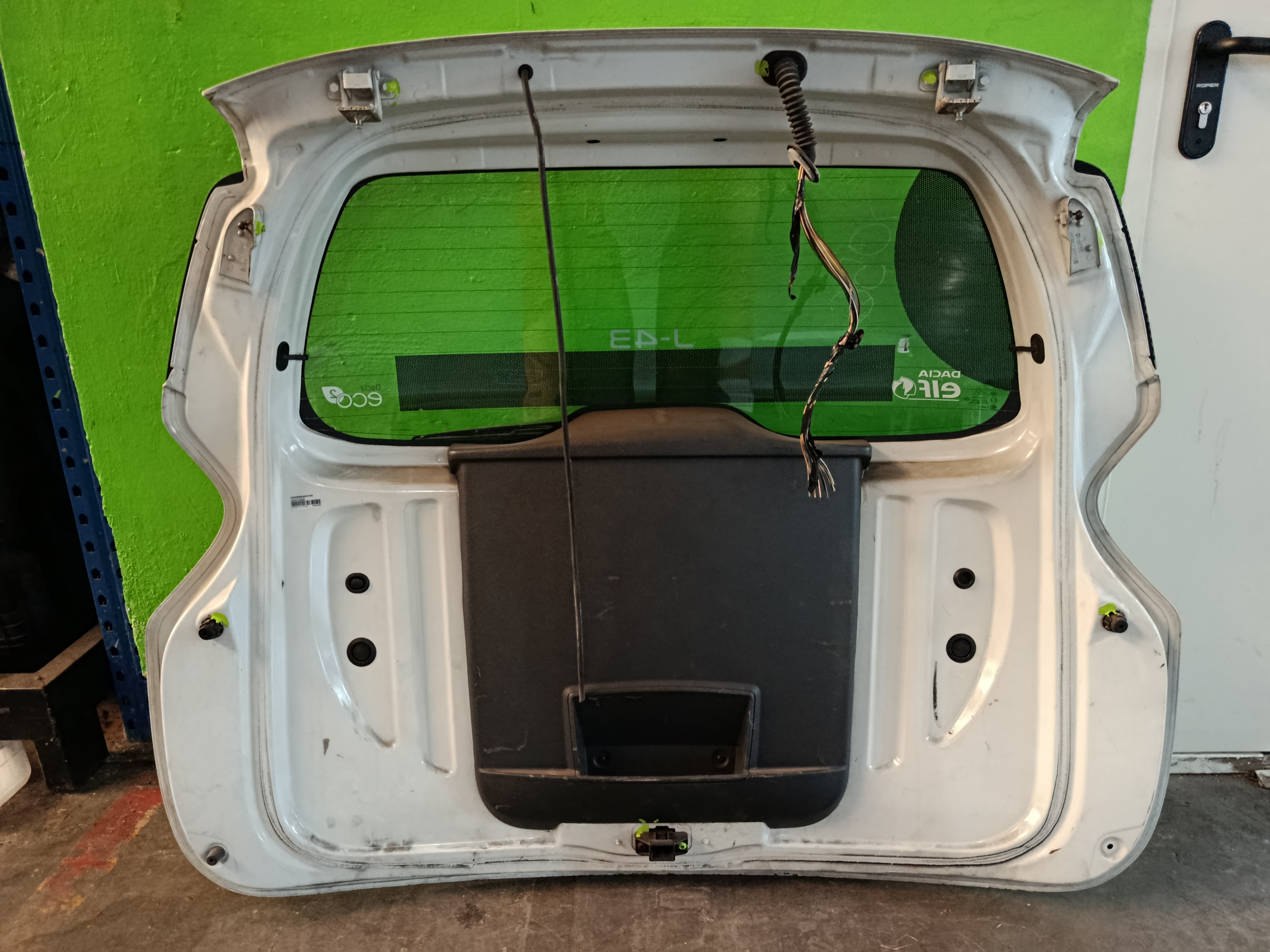PORTON TRASERO DACIA LODGY Ambiance