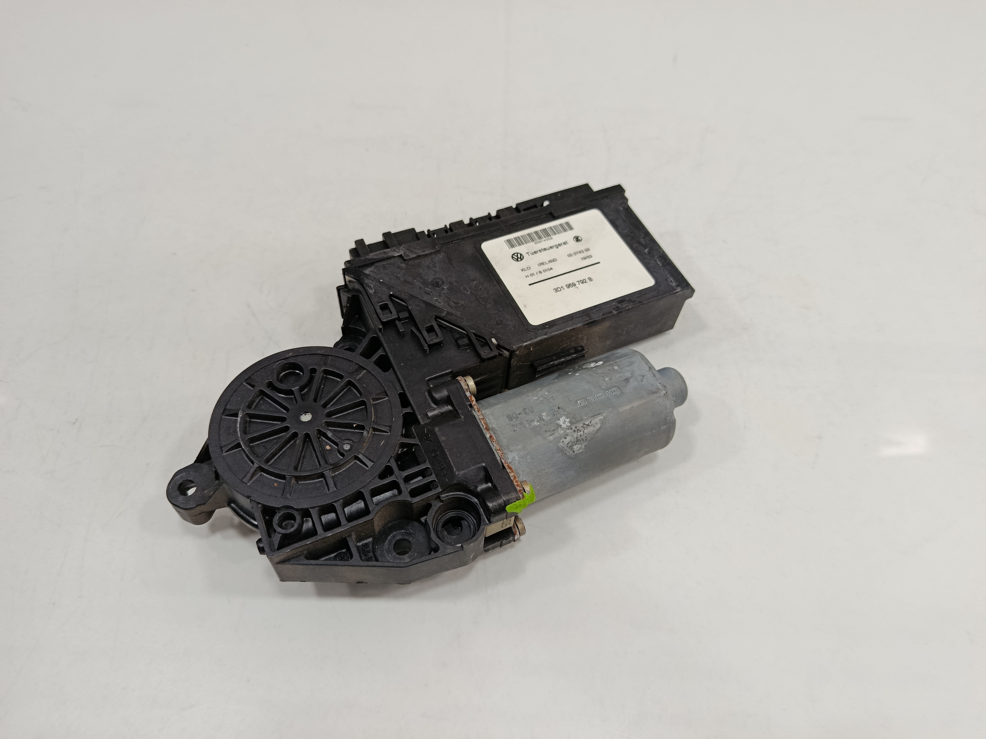MOTOR ELEVALUNAS DELANTERO DERECHO VOLKSWAGEN TOUAREG (7LA) TDI V10