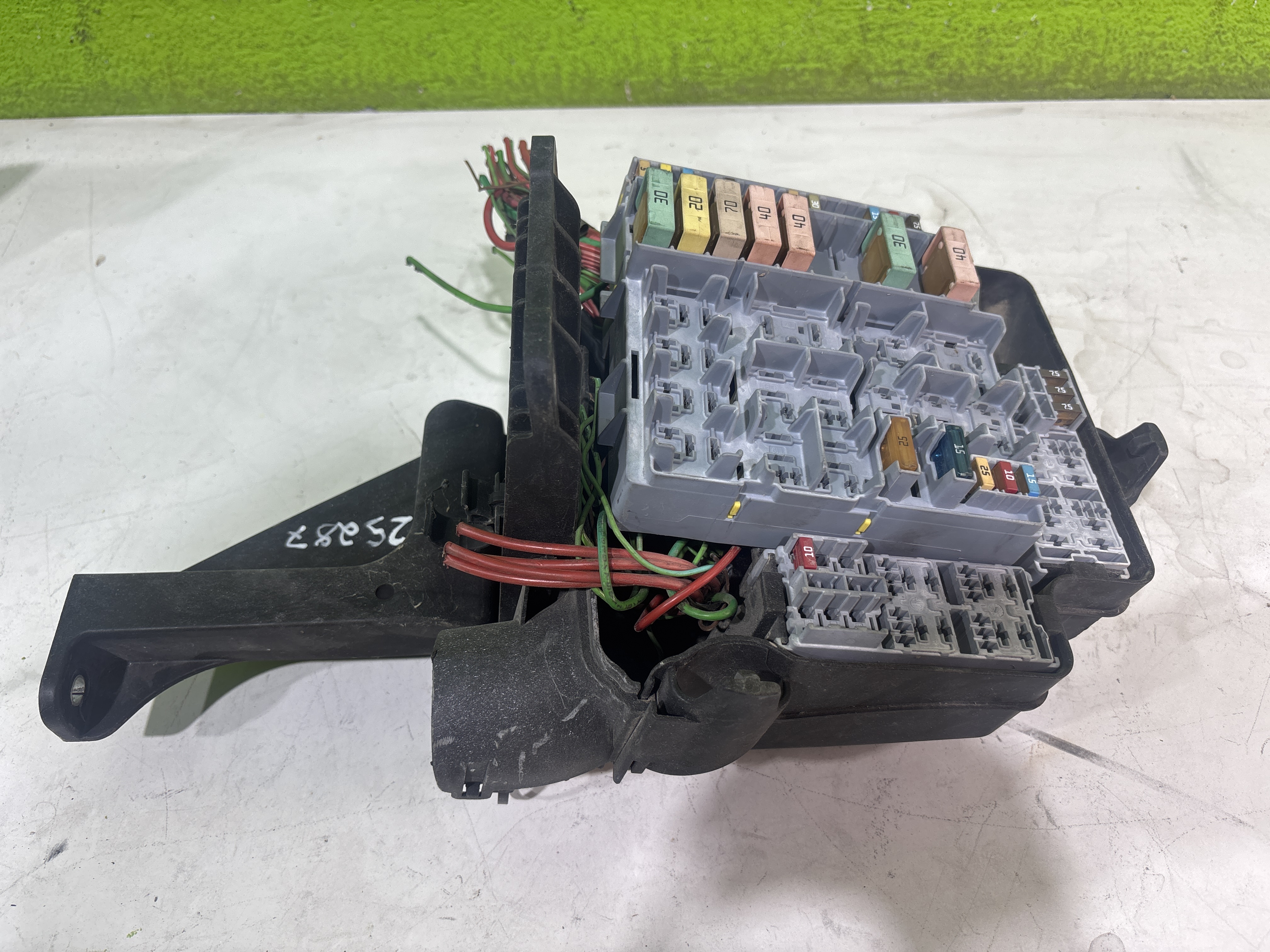 CAJA RELES / FUSIBLES IVECO DAILY FURGON FG BATALLA 3000 33 S ... V