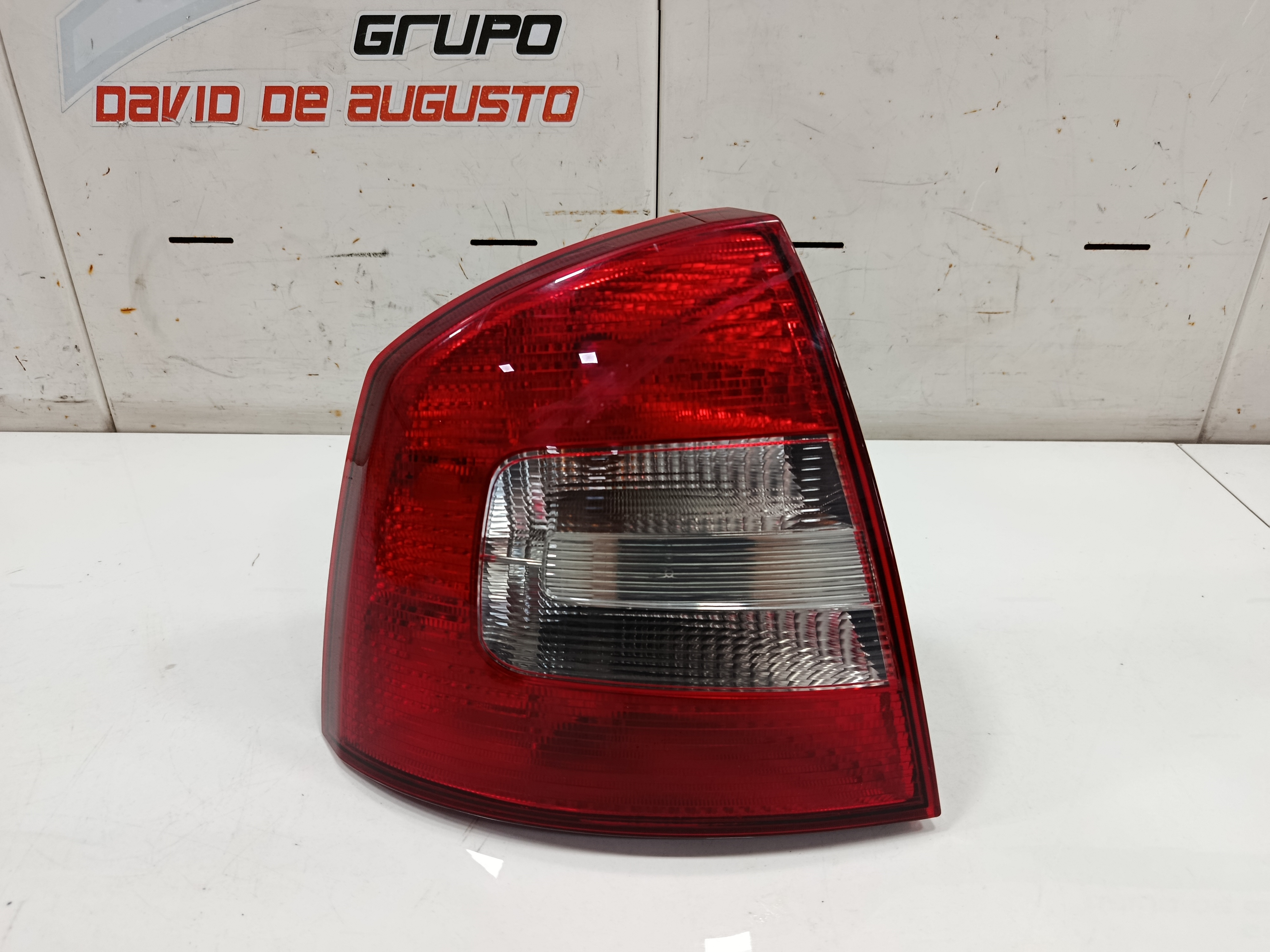 PILOTO TRASERO IZQUIERDO SKODA OCTAVIA BERLINA (1Z3) Active