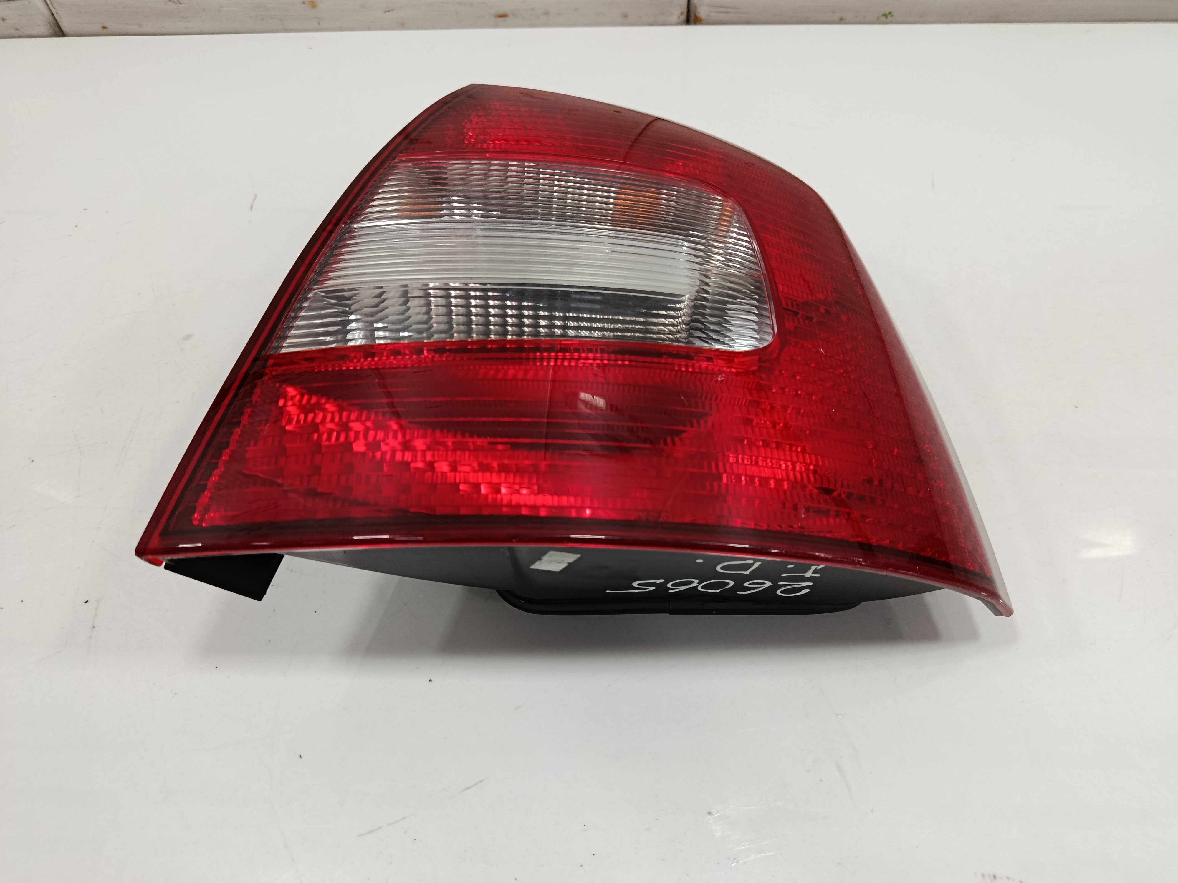 PILOTO TRASERO DERECHO SKODA OCTAVIA BERLINA (1Z3) Active