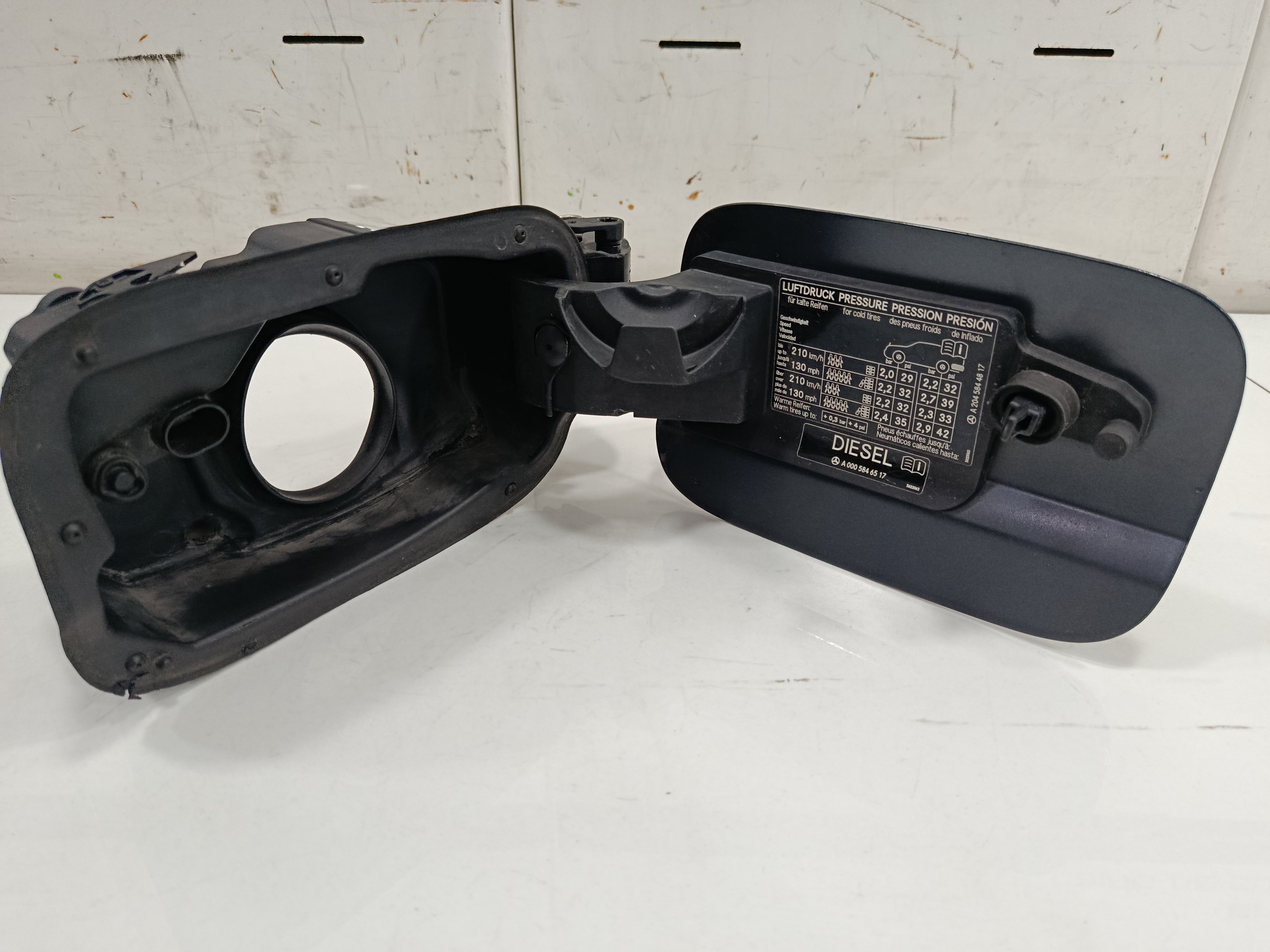 TAPA EXTERIOR COMBUSTIBLE MERCEDES CLASE C (W204) BERLINA 2.1 CDI CAT