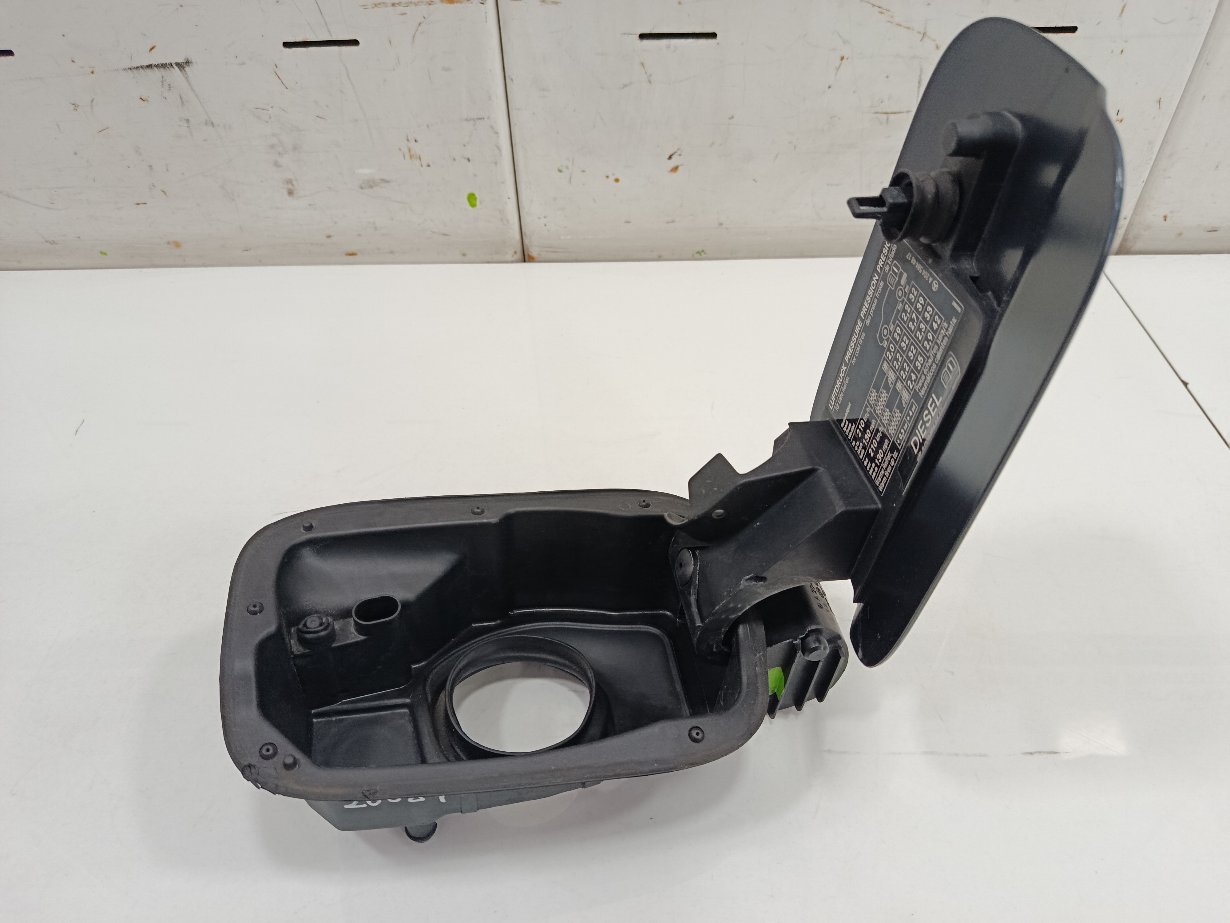 TAPA EXTERIOR COMBUSTIBLE MERCEDES CLASE C (W204) BERLINA 2.1 CDI CAT