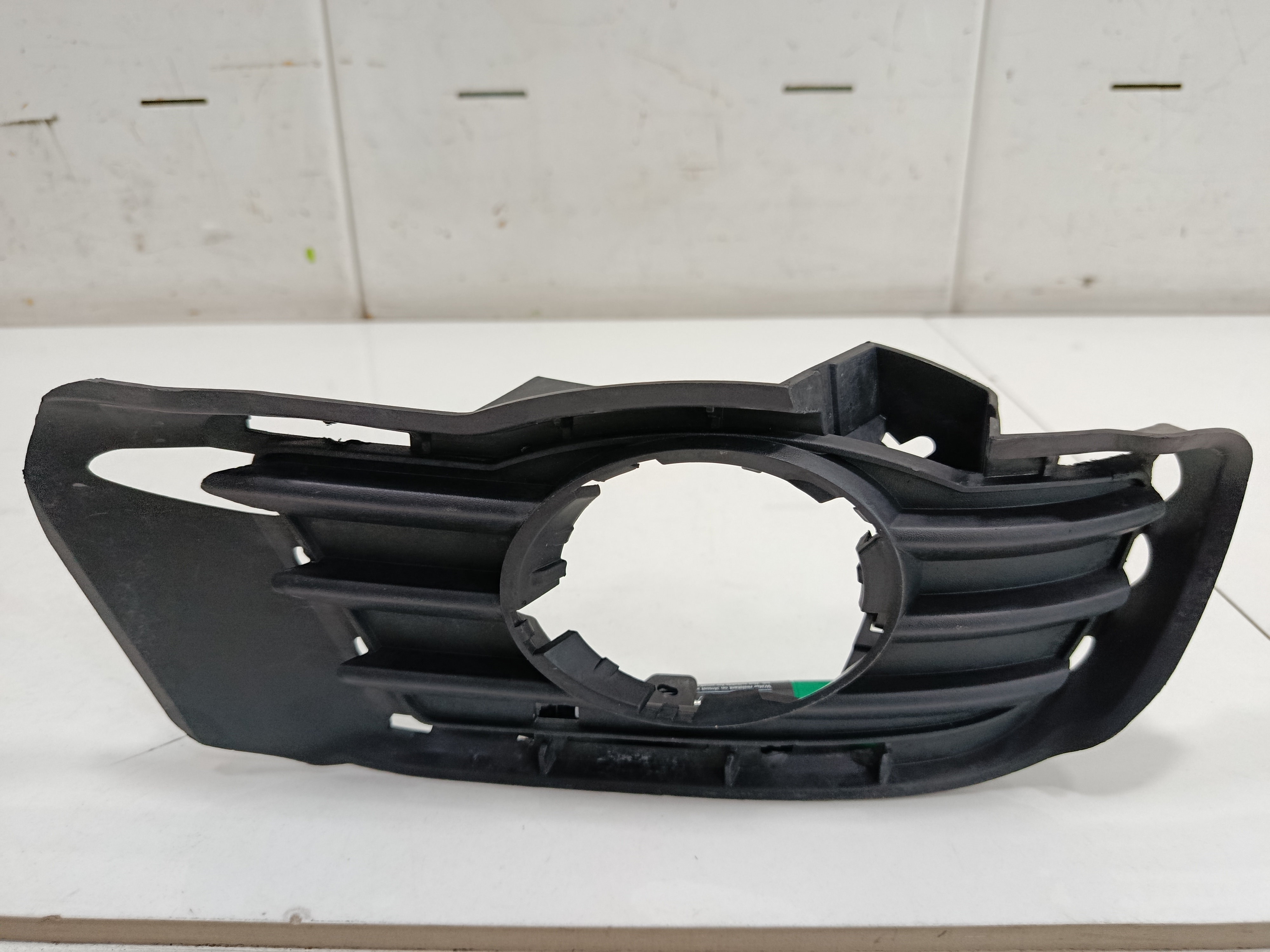 MOLDURA ANTINIEBLA DERECHA MERCEDES CLASE C (W204) BERLINA 2.1 CDI CAT