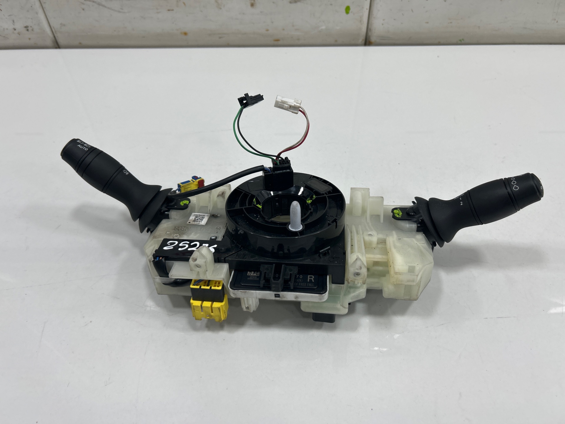 SOPORTE PARAGOLPES TRASERO TOYOTA COROLLA (E21) HYBRID STYLE