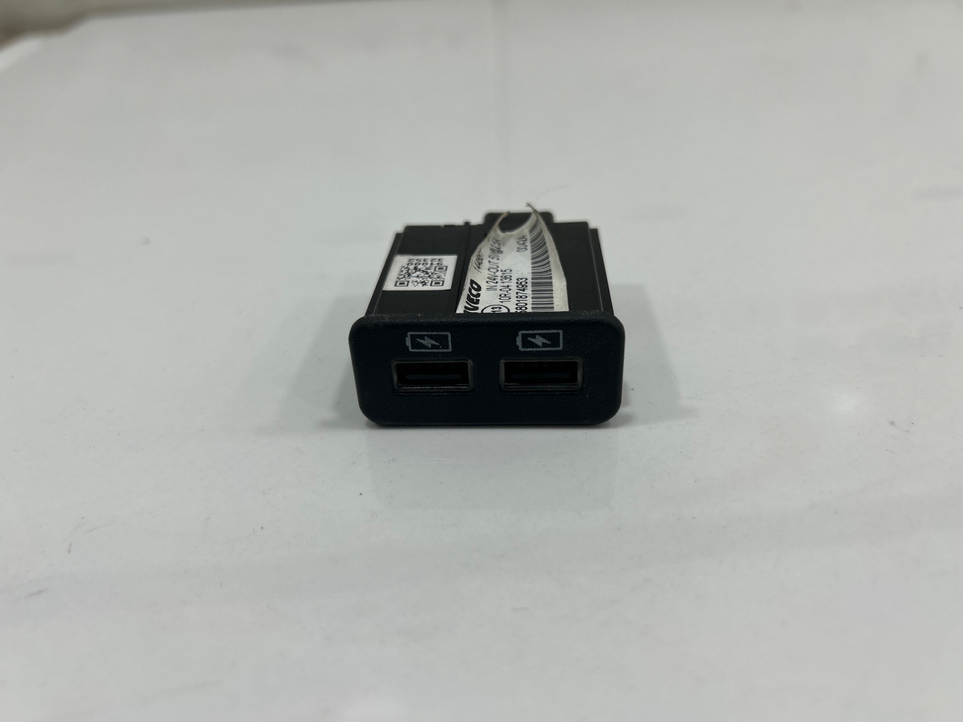 BOMBA ADBLUE IVECO EUROCARGO Volquete 120 E 4x2 Cabina doble