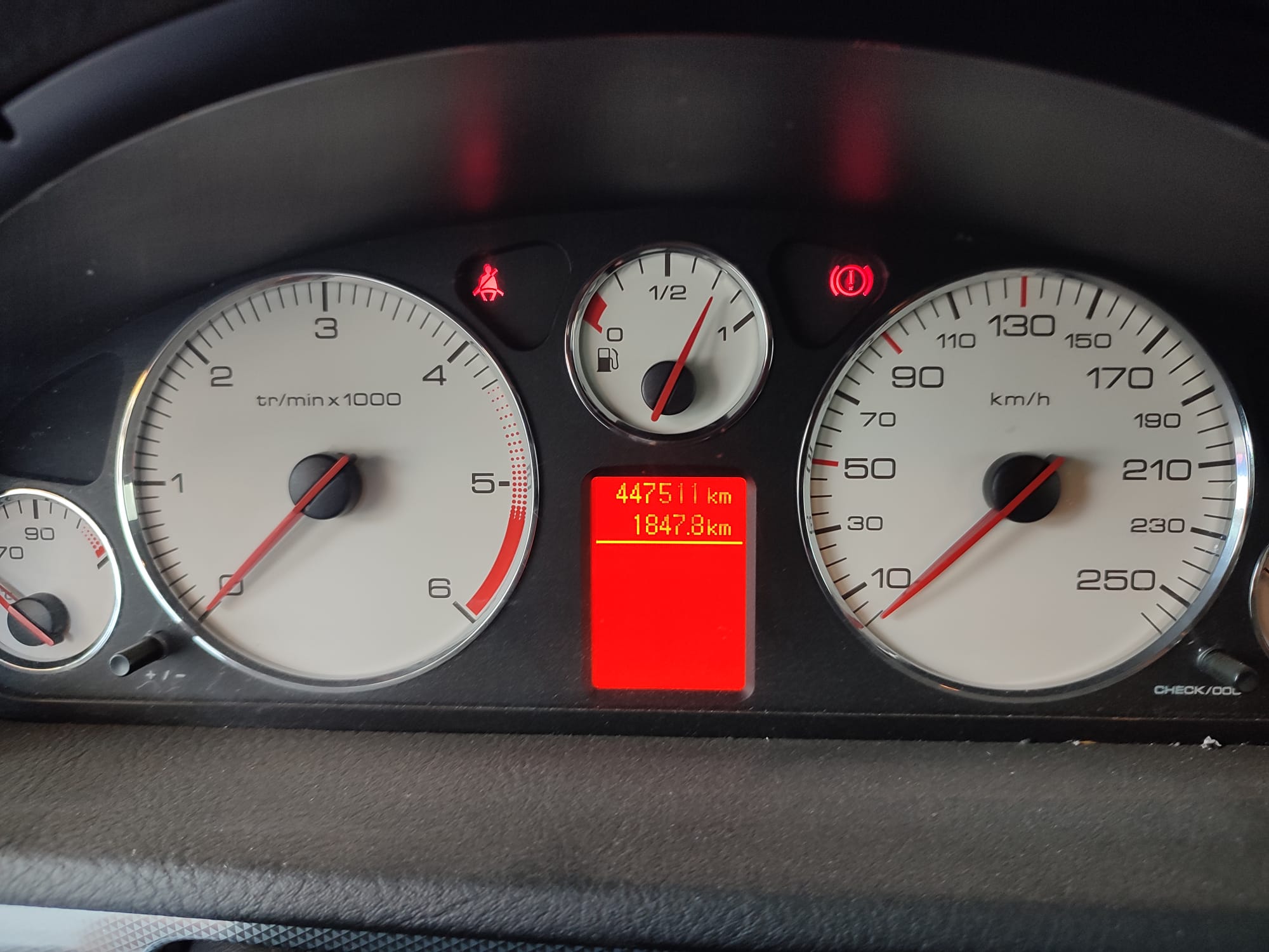 PEUGEOT 407 SW 2.0 16V HDi FAP CAT (RHR / DW10BTED4) Motor 2,0 Ltr. - 100 kW 16V HDi FAP CAT (RHR / DW10BTED4)